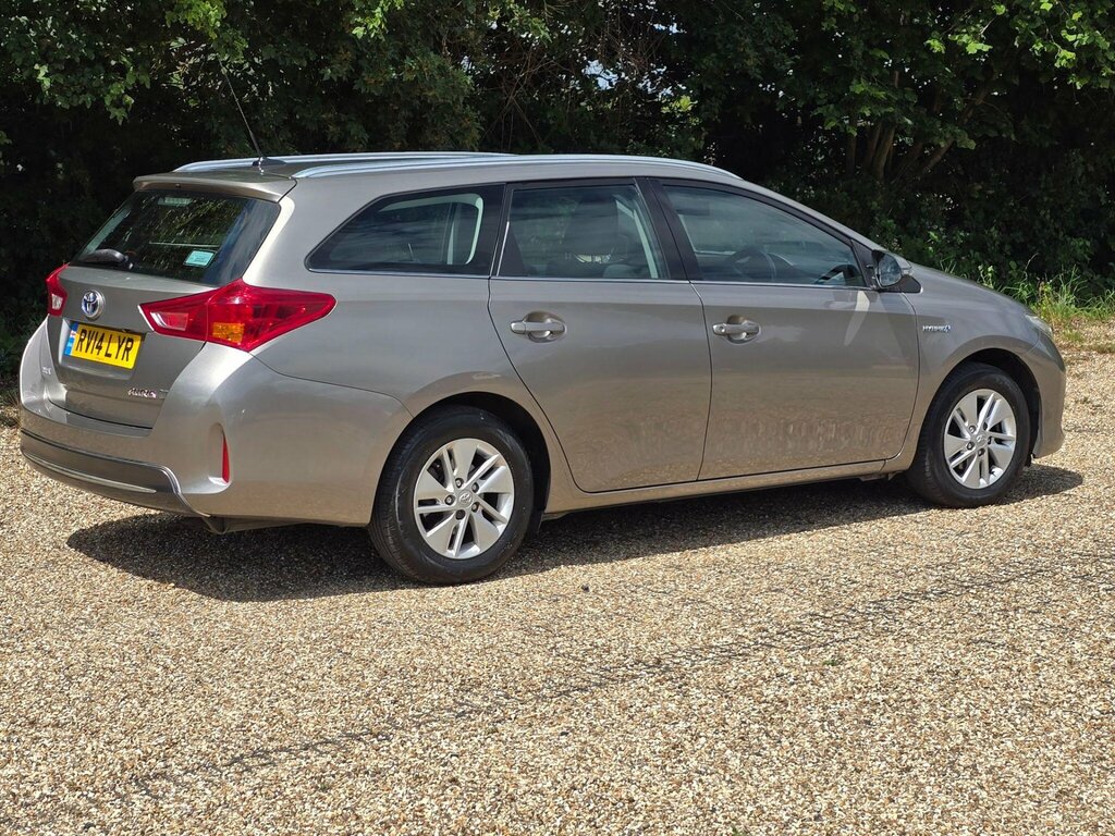 Toyota Auris Auris White #15