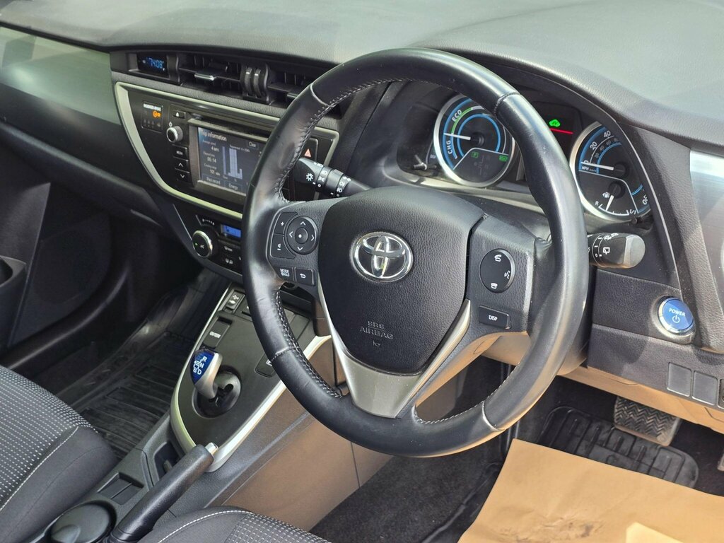 Toyota Auris Auris White #23