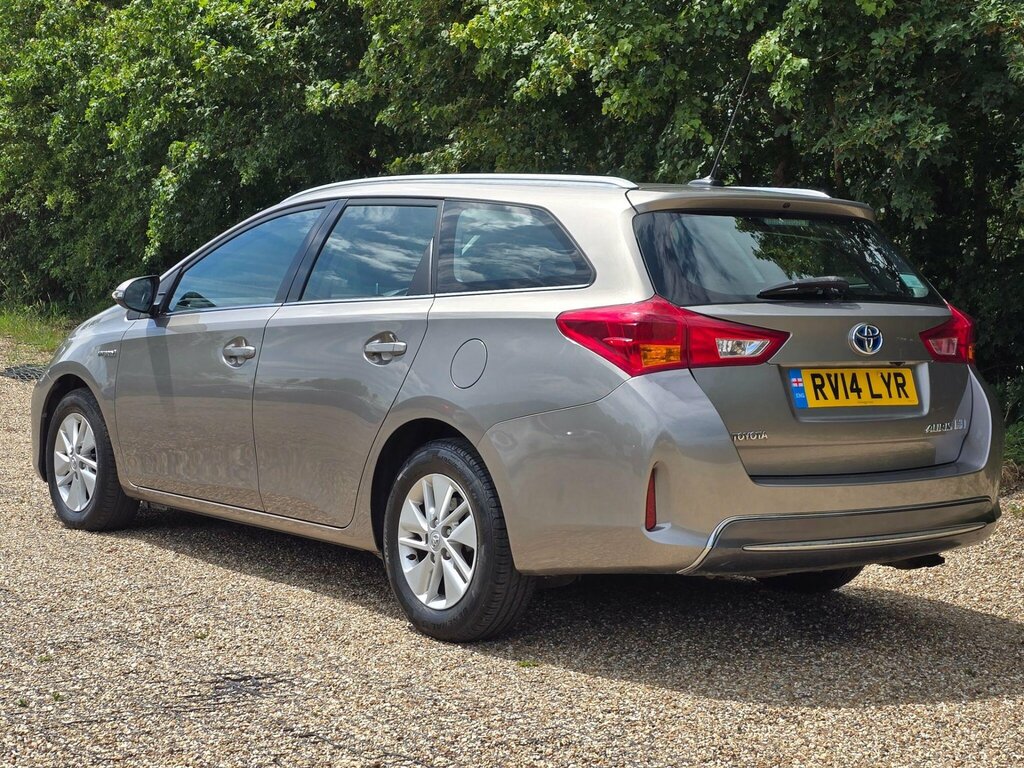Toyota Auris Auris White #16