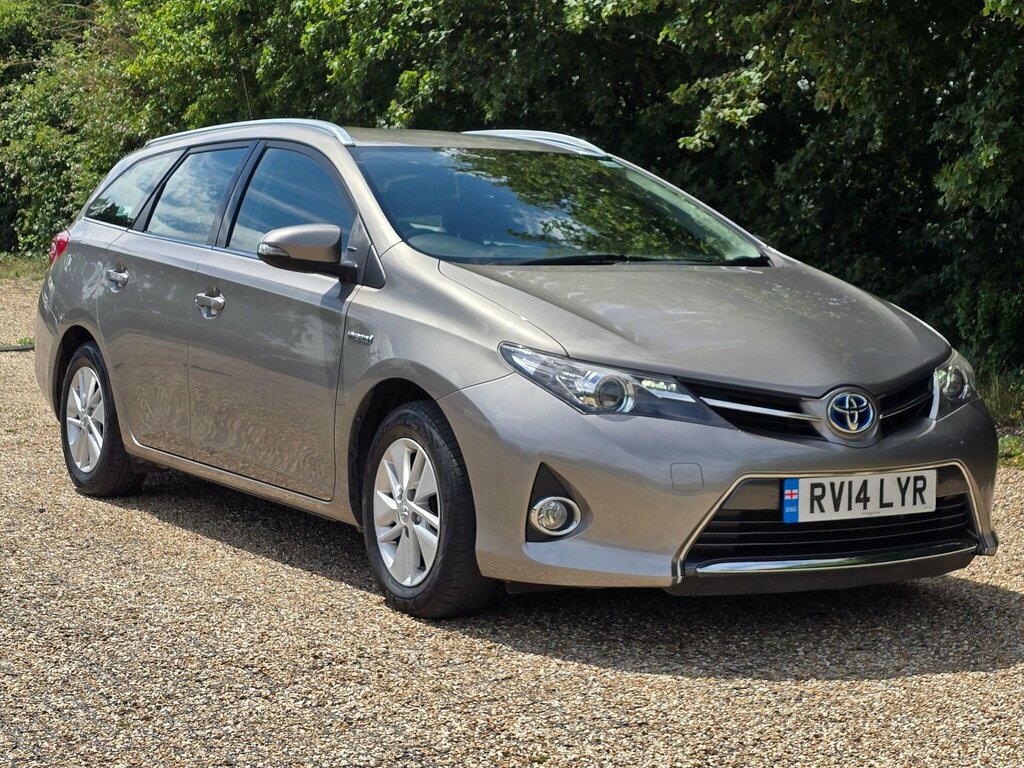 Toyota Auris Auris White #22