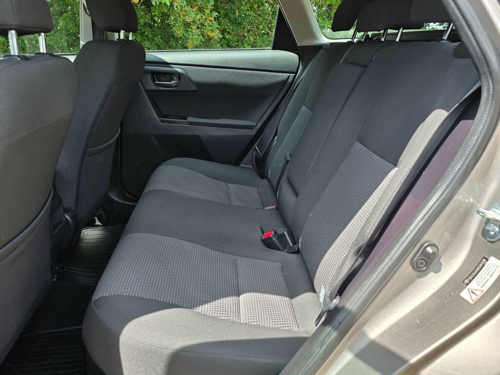 Toyota Auris Auris White #8