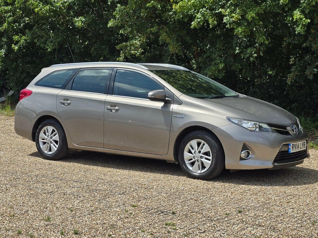 Toyota Auris Auris White #18