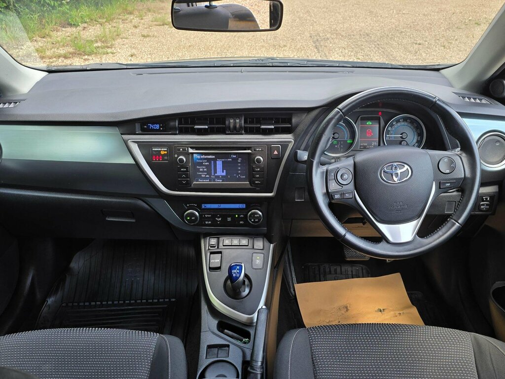 Toyota Auris Auris White #10