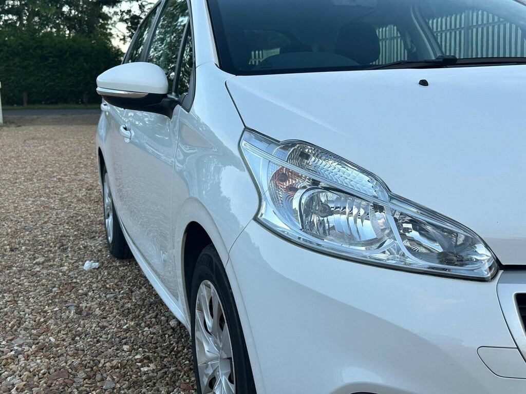 Peugeot 208 Hatchback Red #10