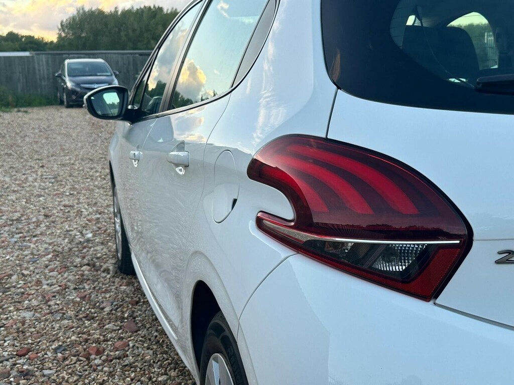 Peugeot 208 Hatchback Red #12