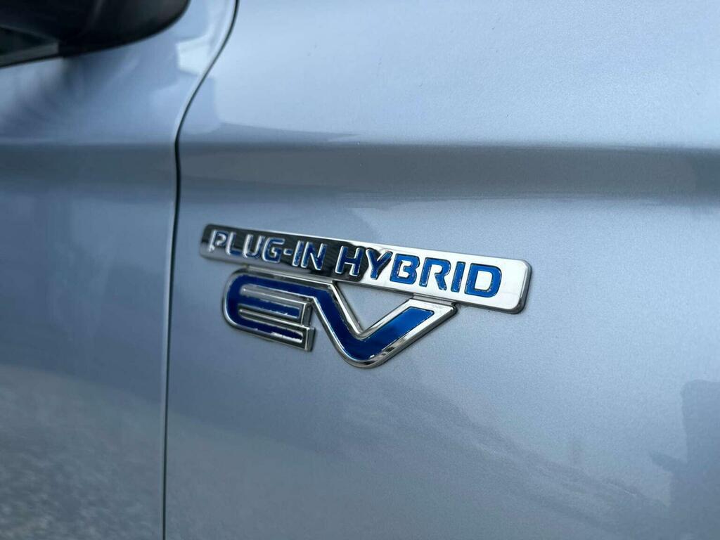Mitsubishi Outlander Gx4 Black #12