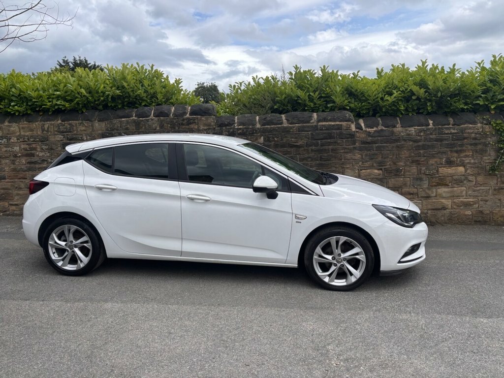 Vauxhall Astra Hatchback ND68BXW White #2