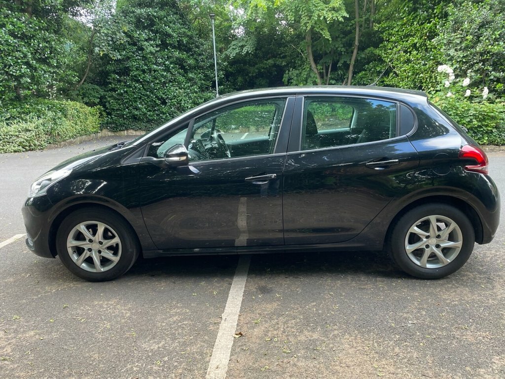 Peugeot 208 1L Active Black #5