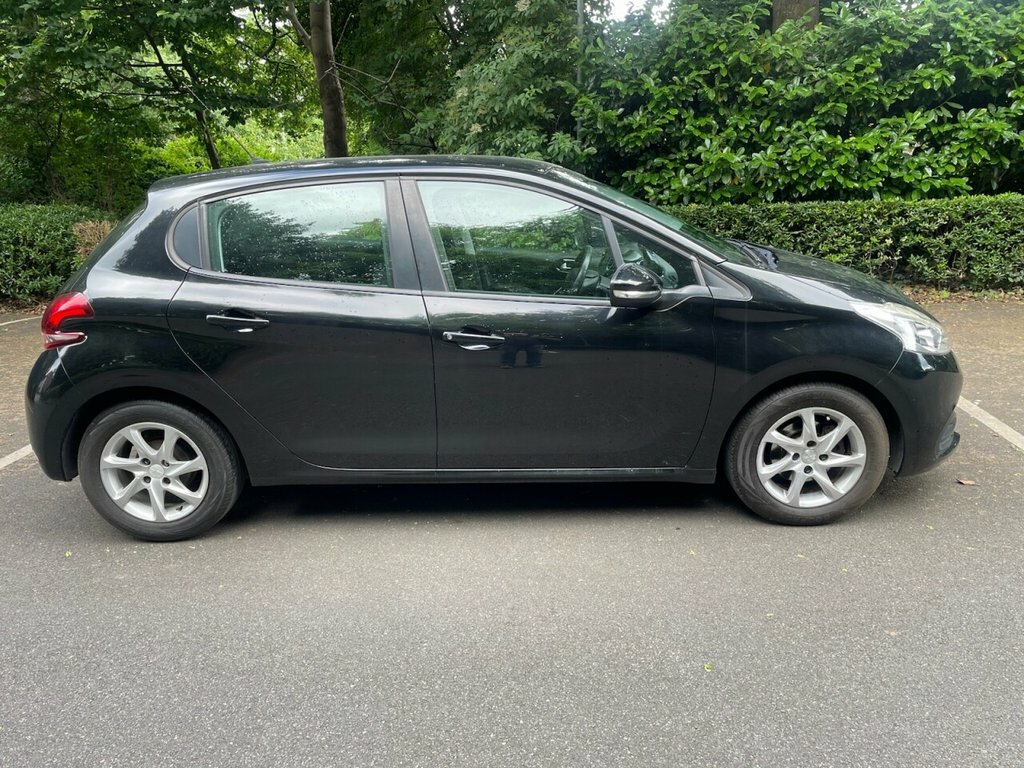 Peugeot 208 1L Active Black #2