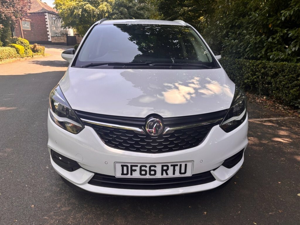 Vauxhall Zafira Tourer Sri White #2