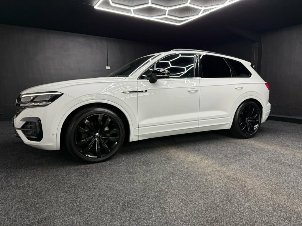 Volkswagen Touareg Suv White #3