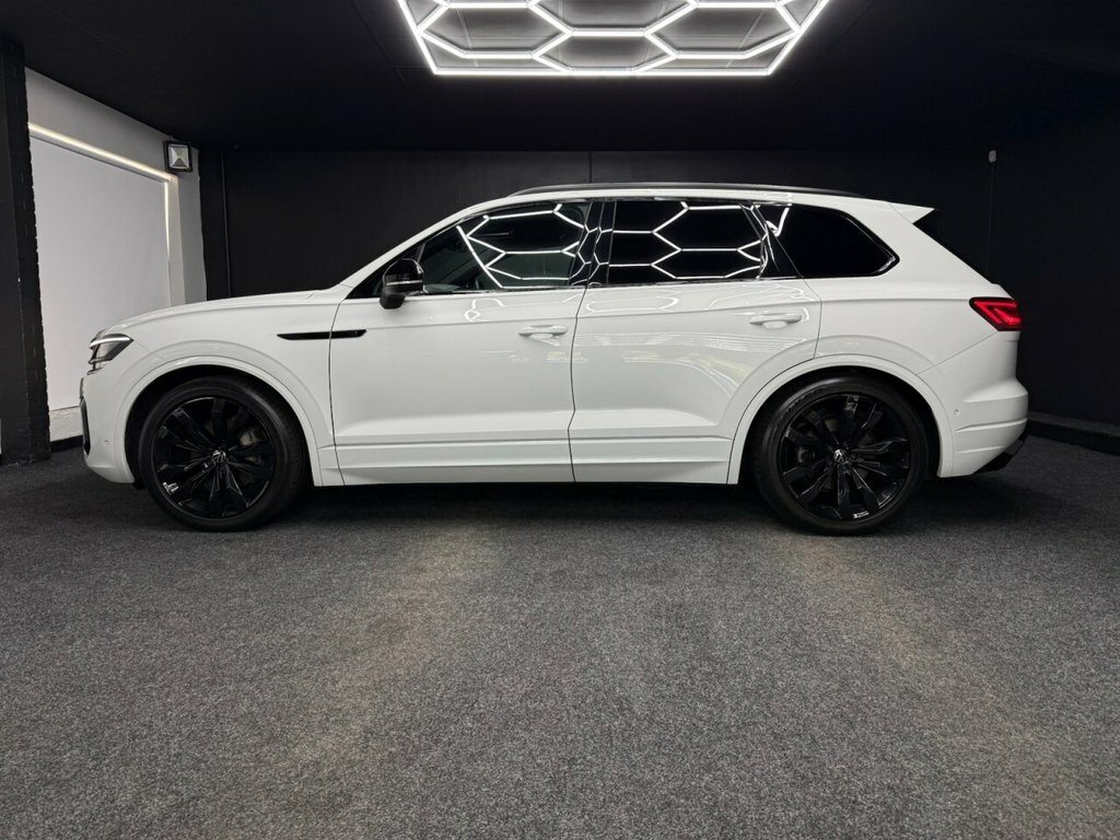 Volkswagen Touareg Suv White #4