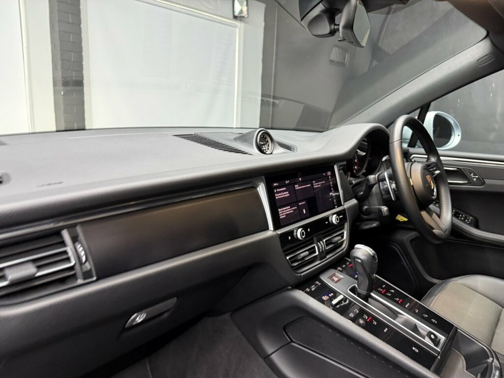 Porsche Macan 2L Null ST22KRF Silver #2