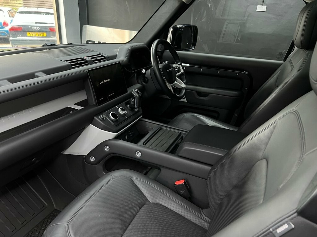 Land Rover Defender 3L Hse SW72OEY Black #2