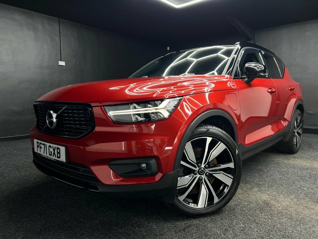 Volvo XC40 1.5L Ultimate Dark Red