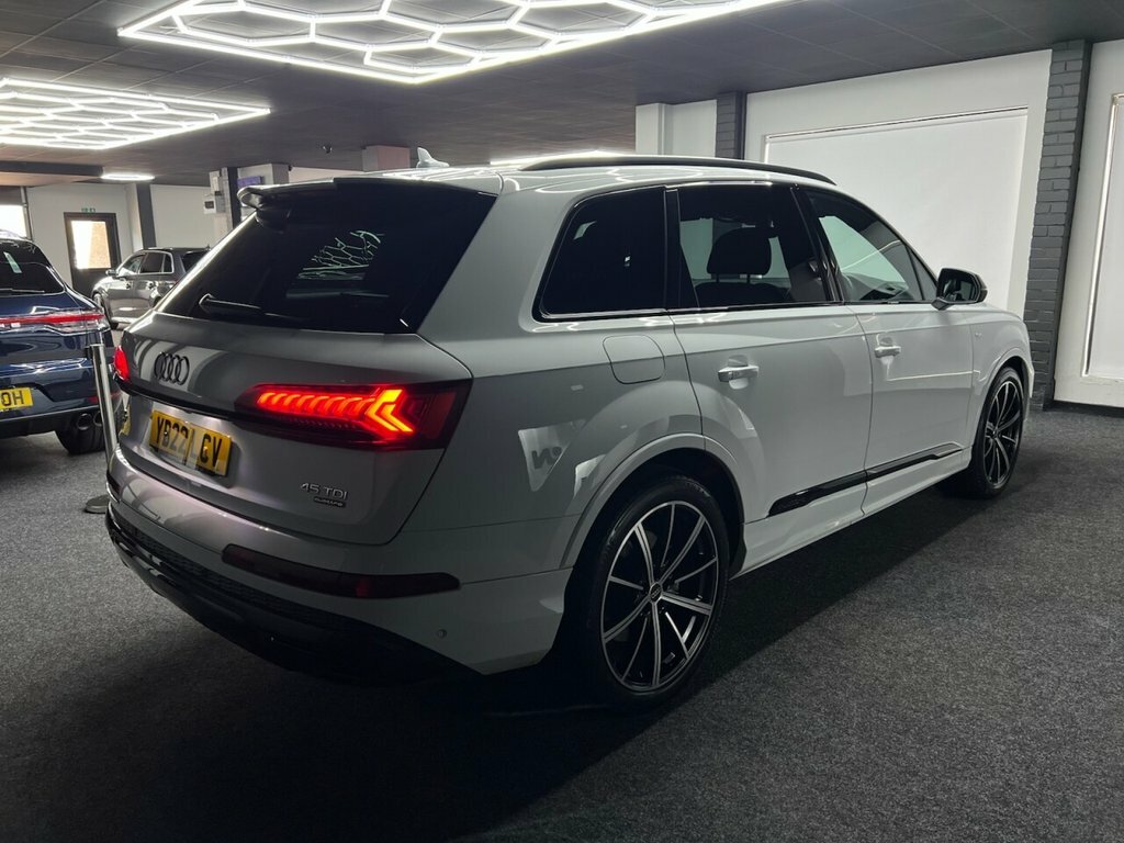 Audi Q7 3L Black Edition YB22LCV White #6