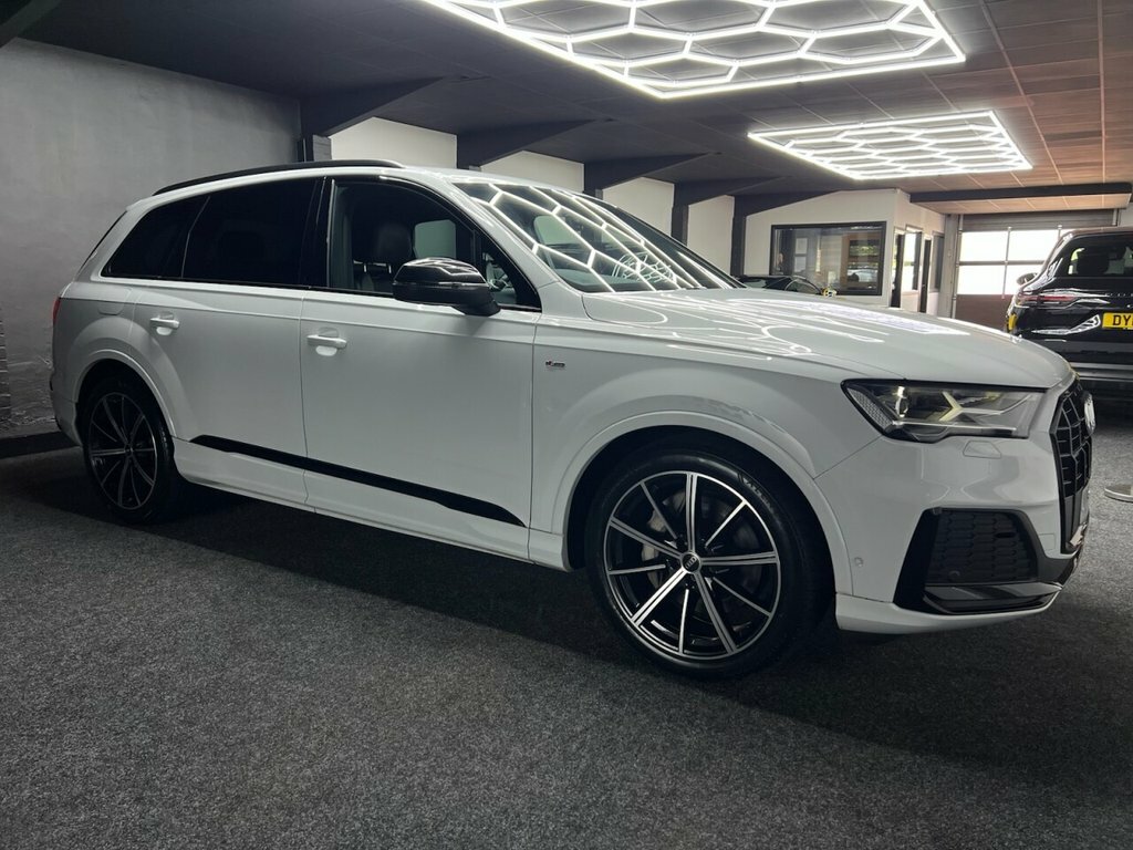 Audi Q7 3L Black Edition YB22LCV White #4