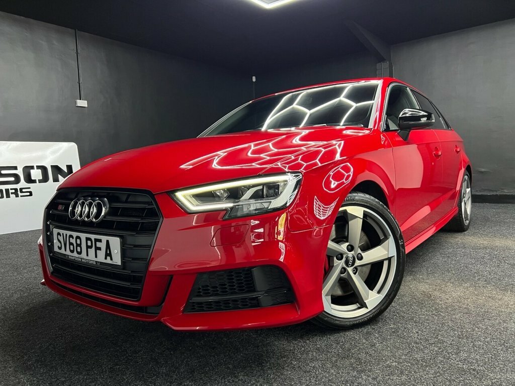 Audi S3 2L Black Edition Red