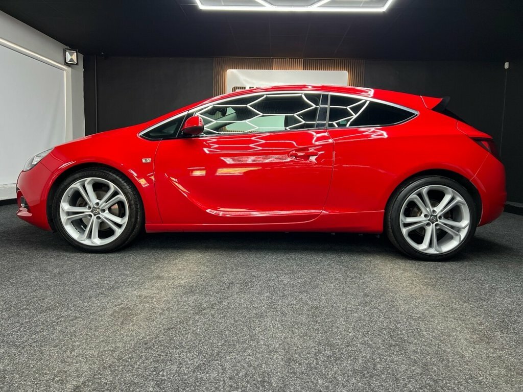 Vauxhall Astra GTC Coupe Red #4