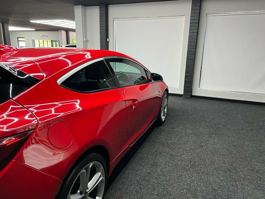 Vauxhall Astra GTC 2.0T Vxr Coupe Euro 6 Ss 280 White #13