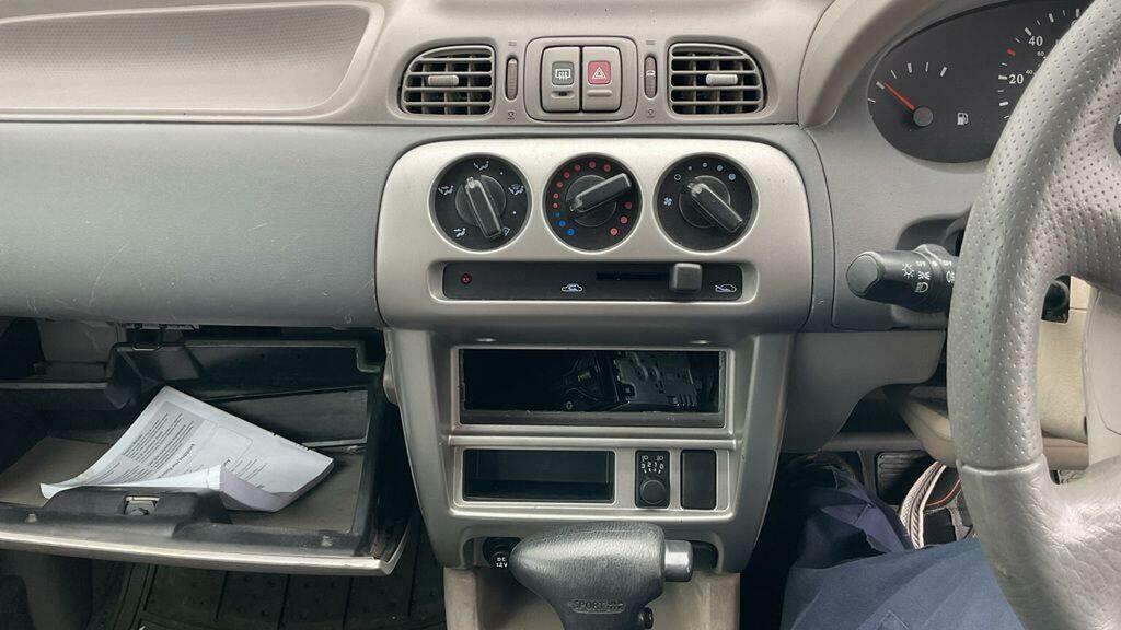 Nissan Micra 1.0 Gx #10