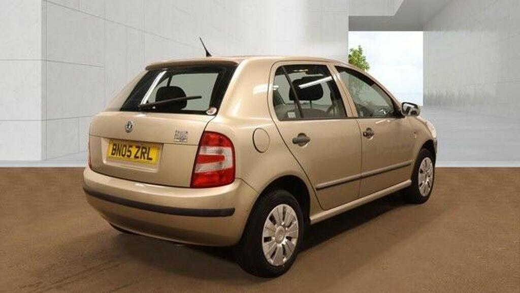 Skoda Fabia Hatchback 1.2 Htp 12V Ambiente 200505 BN05ZRL Beige #6
