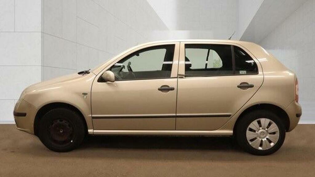 Skoda Fabia Hatchback 1.2 Htp 12V Ambiente 200505 BN05ZRL Beige #4
