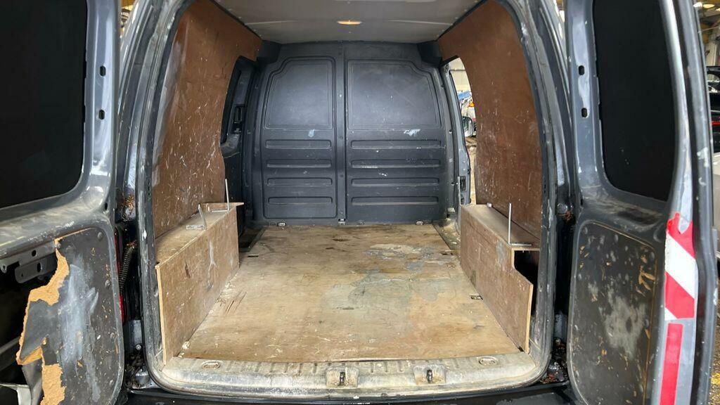 Volkswagen Caddy White #21