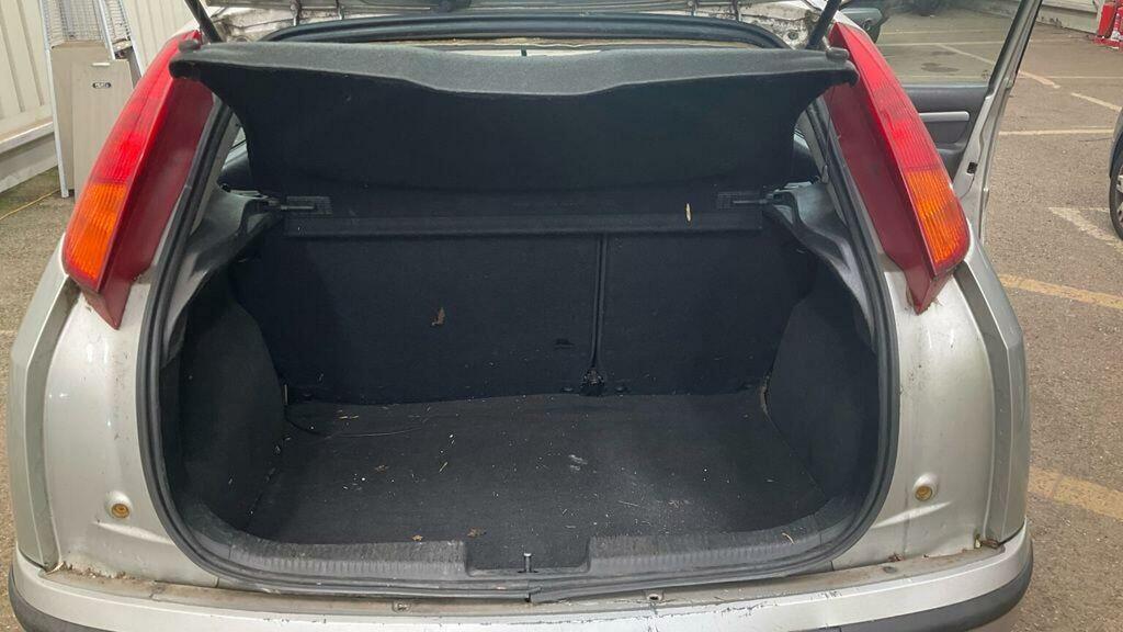 Ford Focus 1.6 LX 99 Bhp Red #13