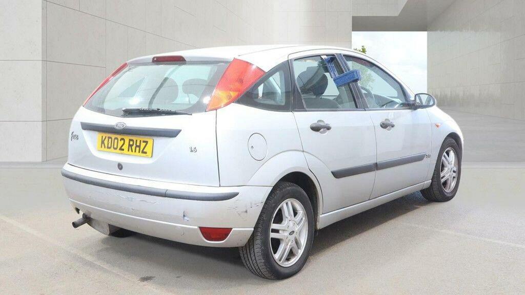 Ford Focus 1.6 LX 99 Bhp Red #8