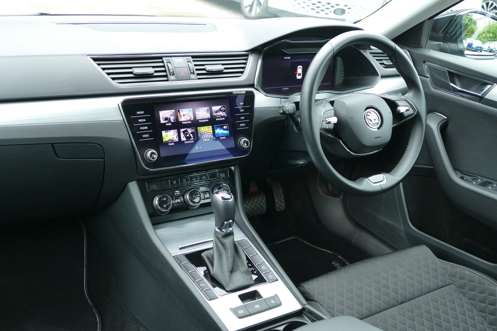 Skoda Superb 1.5 Tsi Se Dsg 150 Ps Black #2