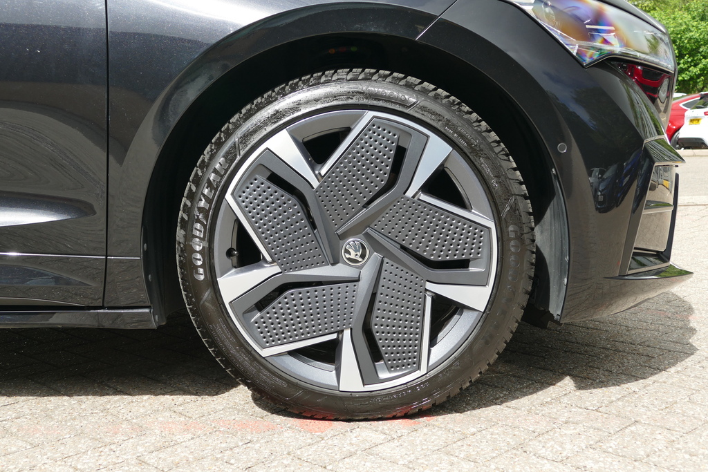 Skoda ENYAQ 220Kw Vrs 82Kwh 4X4 299 Ps Black #5