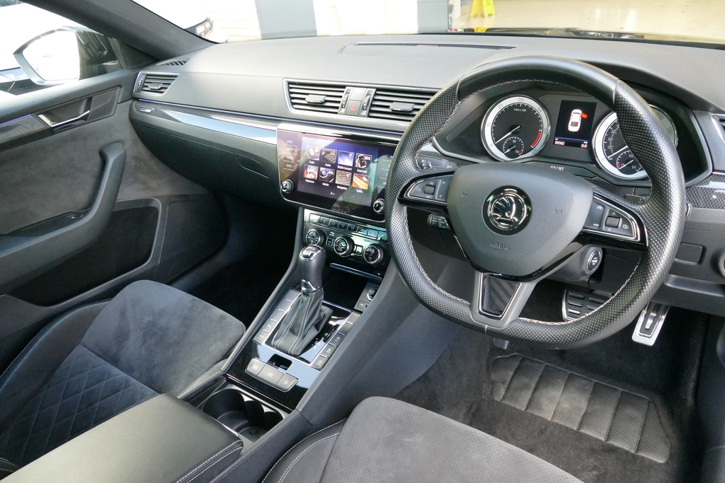 Skoda Superb 2.0 Tdi Cr 190 Sport Line 4X4 Dsg 7 Speed 1 Black #6