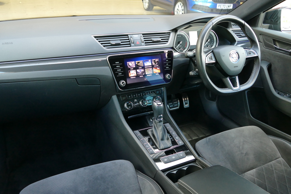 Skoda Superb 2.0 Tdi Cr 190 Sport Line 4X4 Dsg 7 Speed 1 Black #2