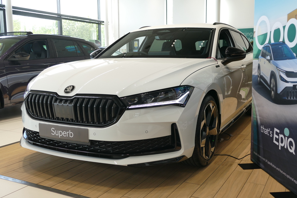 Skoda Superb Superb Estate Sportline 1.5 Tsi E-tec 150 Ps Dsg White #5
