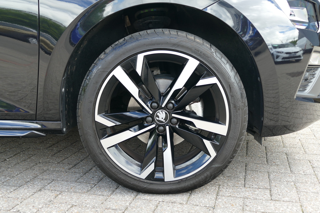 Skoda Kamiq 1.5 Tsi Monte Carlo Edition Dsg 150 Ps Black #5