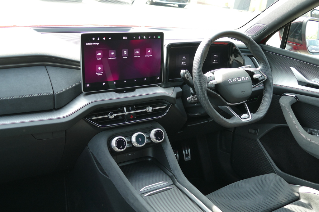 Skoda Kodiaq 1.5 Tsi E-tec Sportline Dsg 7 Seat 0 Ps Red #2