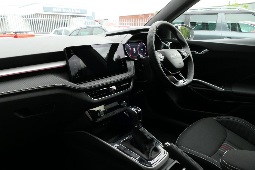 Skoda Fabia Fabia Hatch 130 1.5 Tsi 177 Ps Dsg Black #2