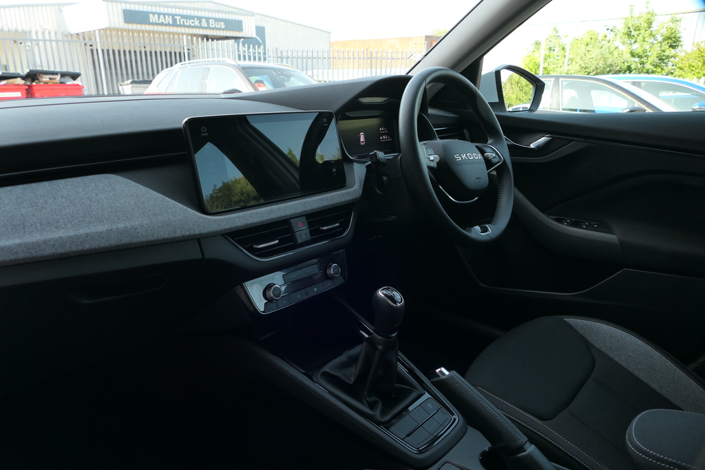 Skoda Kamiq 1.0 Tsi Se Edition 116 Ps GK75KKL White #2
