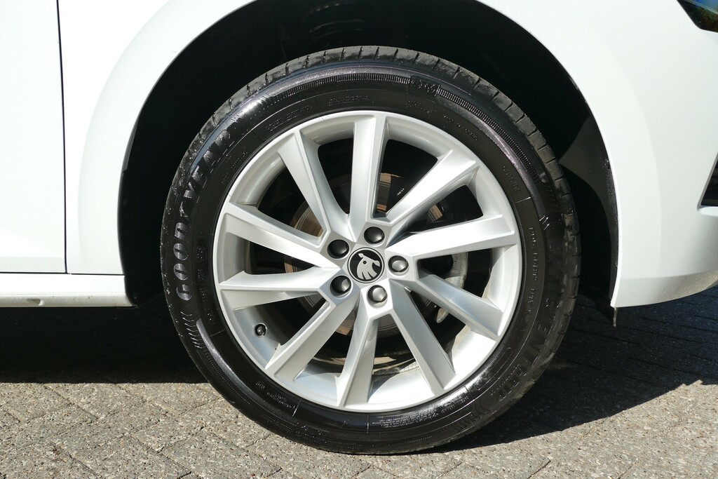 Skoda Kamiq 1.0 Tsi Se Edition 116 Ps GK75KKD White #5