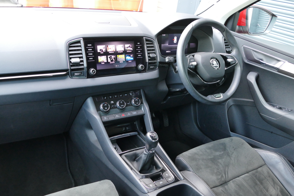 Skoda Karoq 1.5 Tsi Se L 150 Ps Red #2