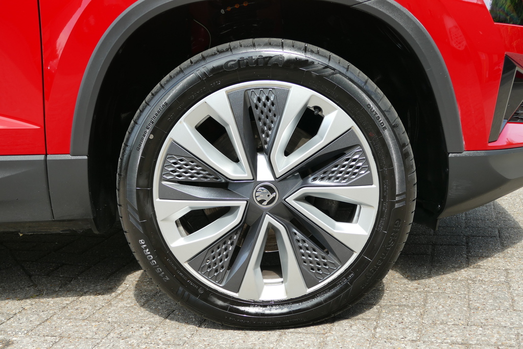 Skoda Karoq 1.5 Tsi Se L 150 Ps Red #5