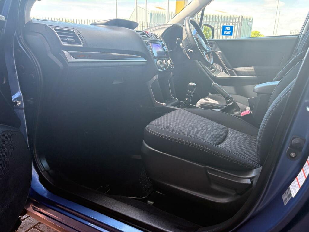 Subaru Forester 2.0 Xe Premium Lineartronic Red #40