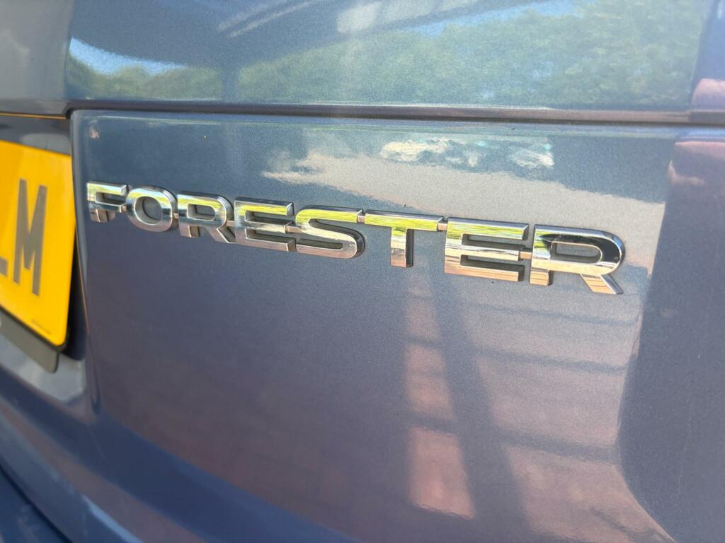 Subaru Forester 2.0 Xe Premium Lineartronic Red #11