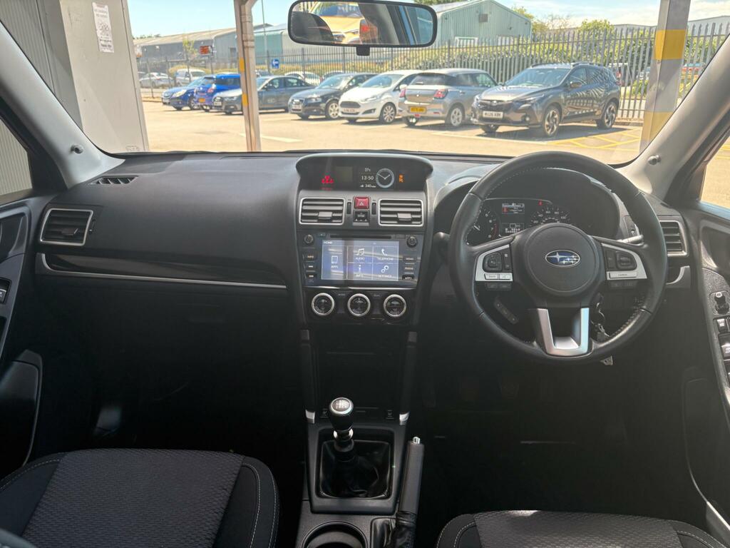 Subaru Forester 2.0 Xe Premium Lineartronic Red #18