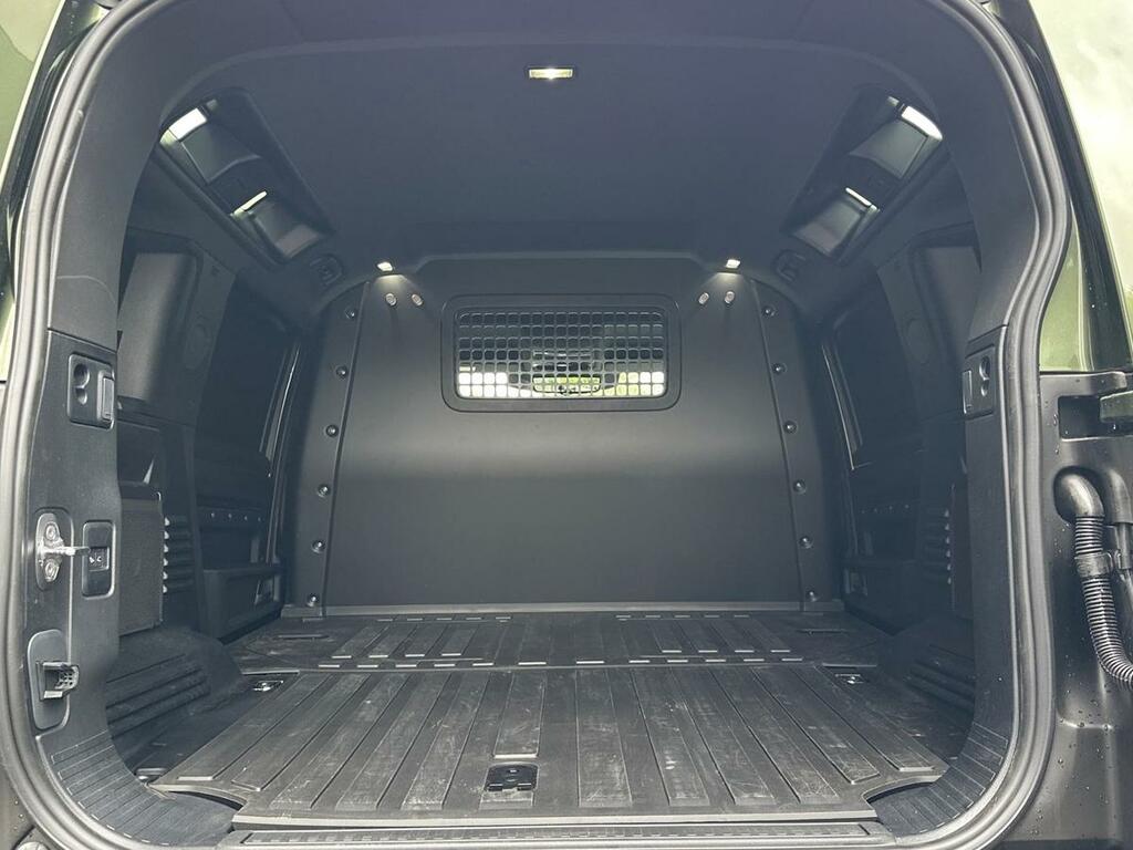Land Rover Defender 3.0 D350 Hard Top X-dynamic Hse Green #4