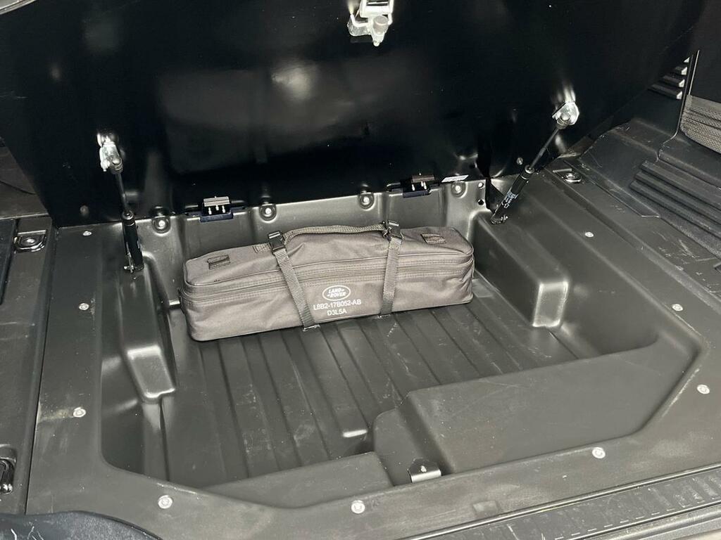 Land Rover Defender D250 X-dynamic Hse Green #42