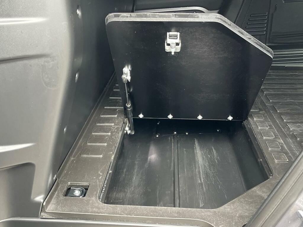 Land Rover Defender D250 X-dynamic Hse Green #44