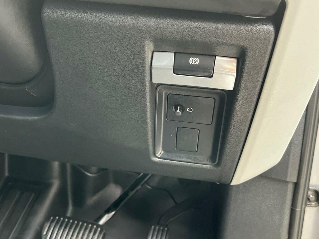 Land Rover Defender D250 X-dynamic Hse Green #38