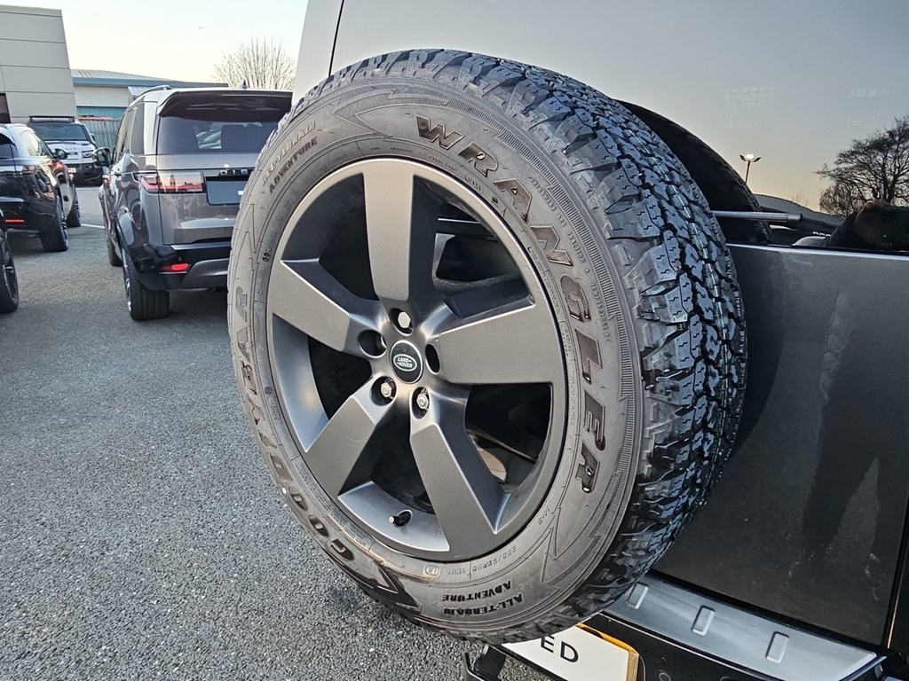Land Rover Defender X-dynamic Hse Black #29
